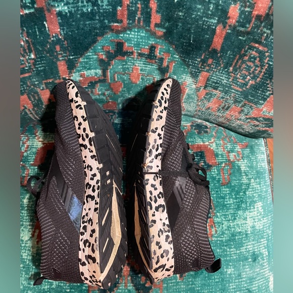 Brooks Revel 5 Animal Print & black Running Shoes Women’s Size 10 - Picture 4 of 8